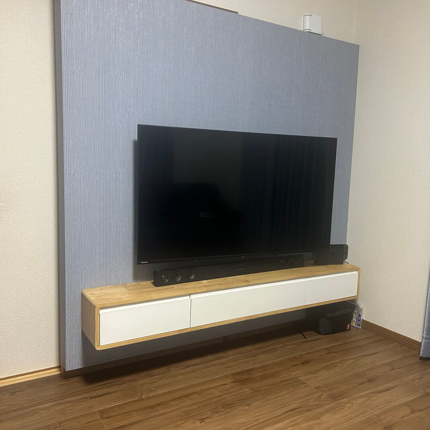 壁掛けテレビ